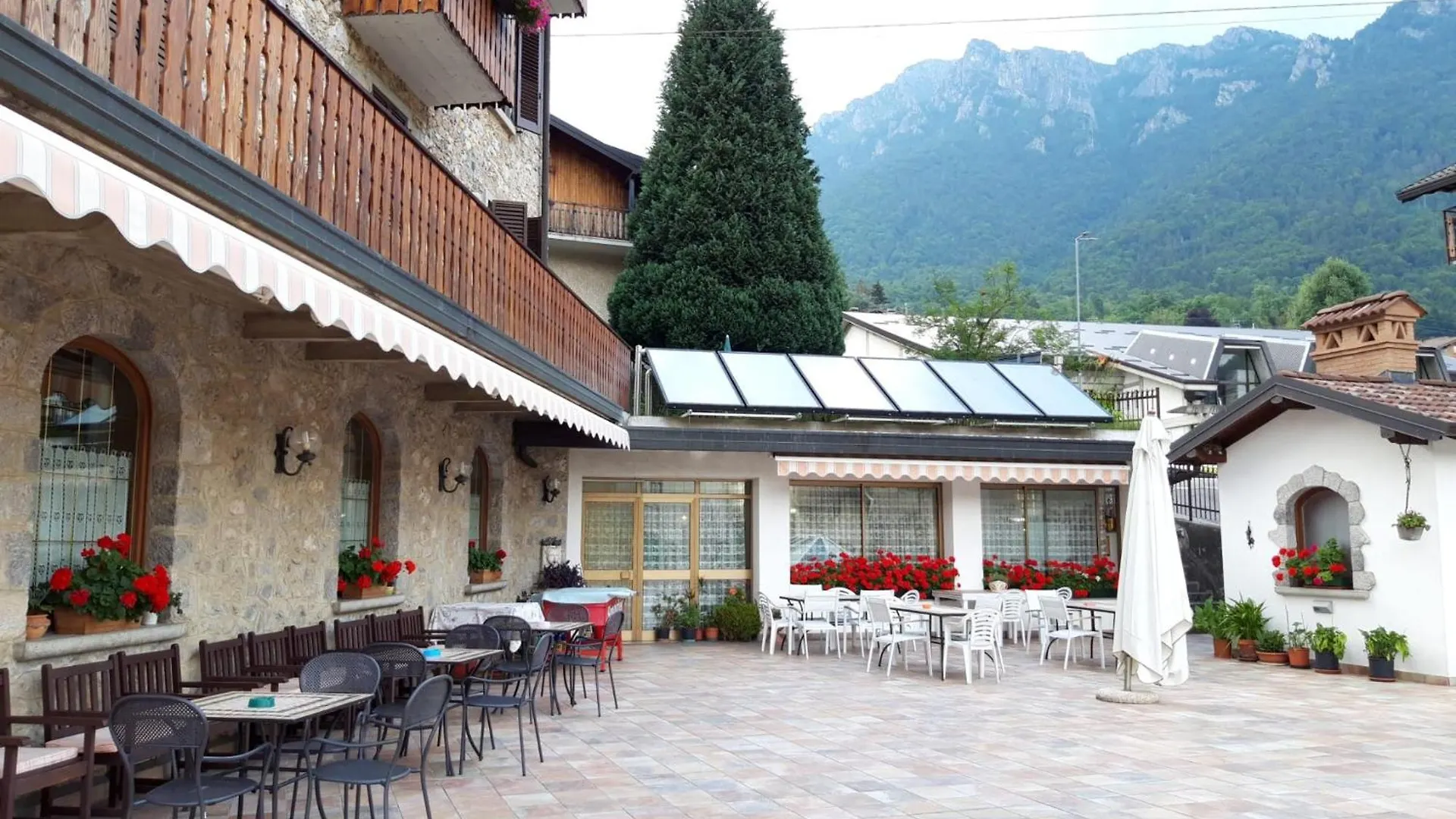 Hotel Carrara Serina